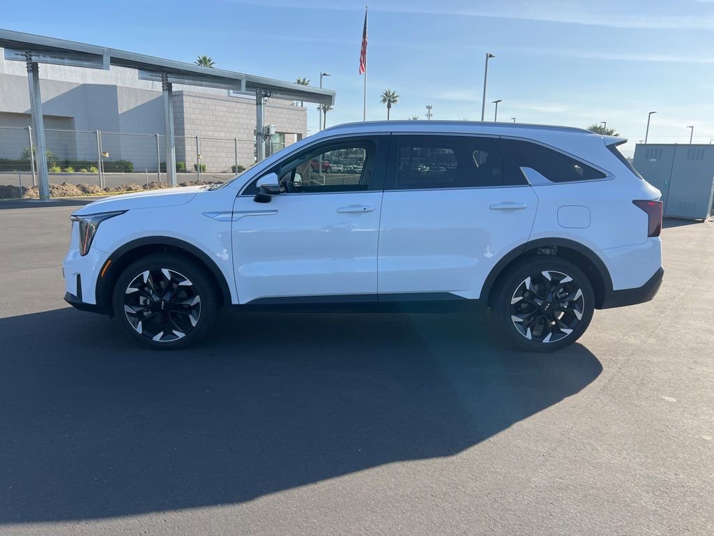 Used 2025 Kia Sorento EX w/ Panoramic Sunroof Package image 8