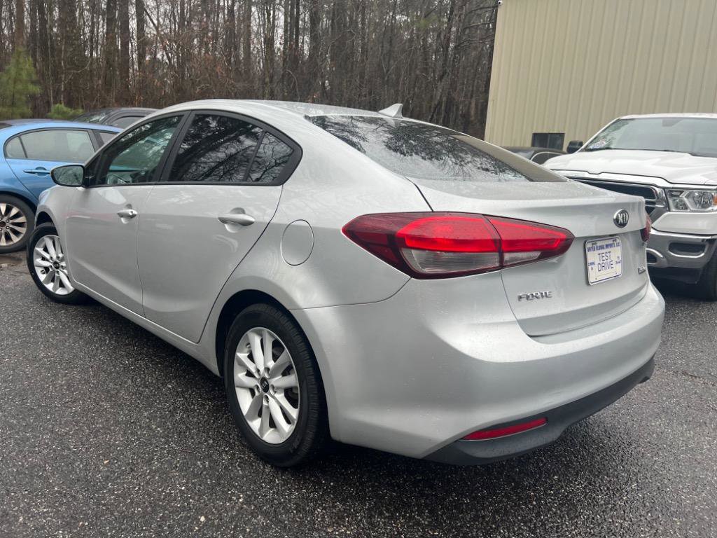 Used 2017 Kia Forte LX w/ LX Popular Package image 4