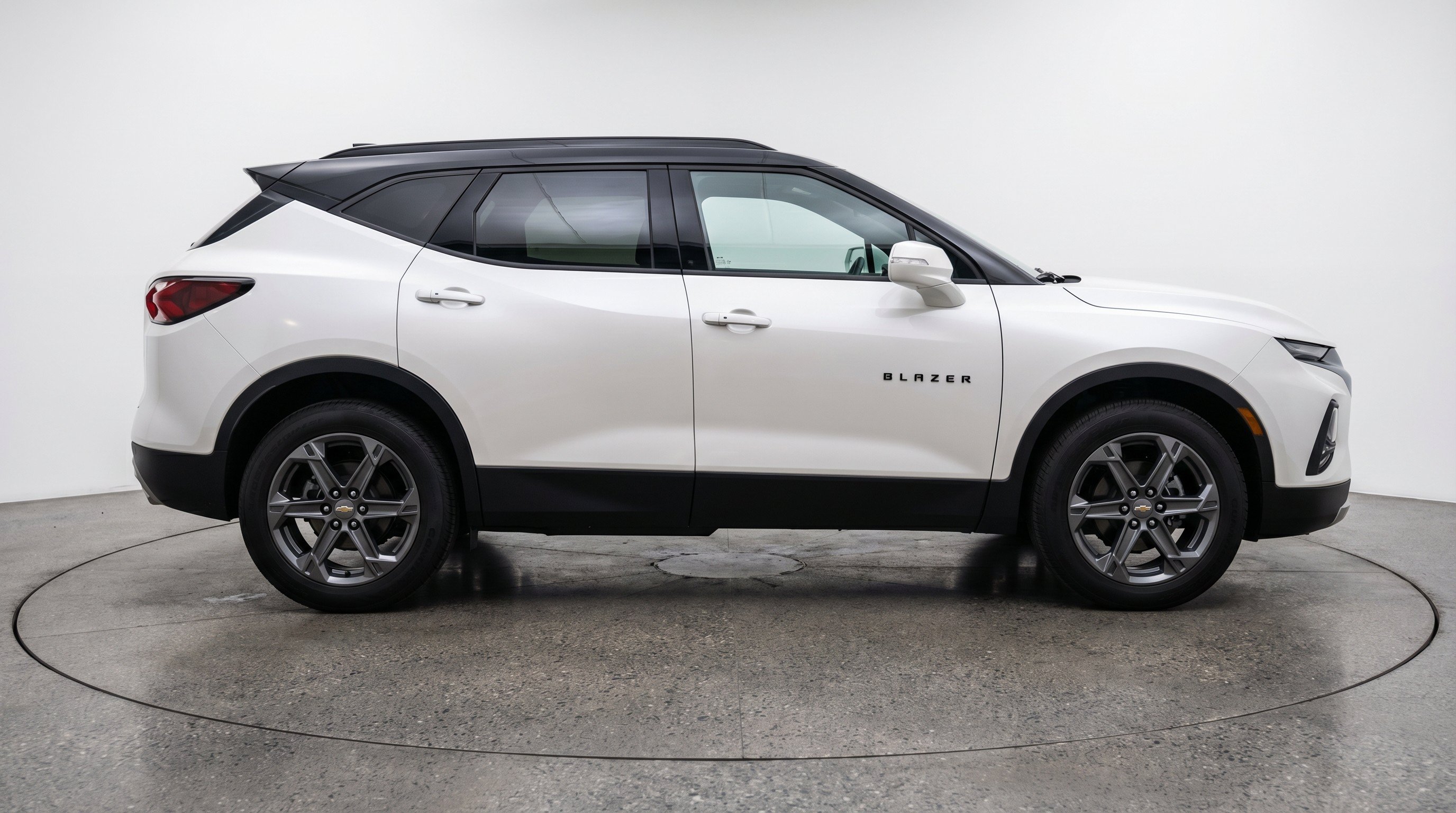 Used 2025 Chevrolet Blazer LT FWD image 11