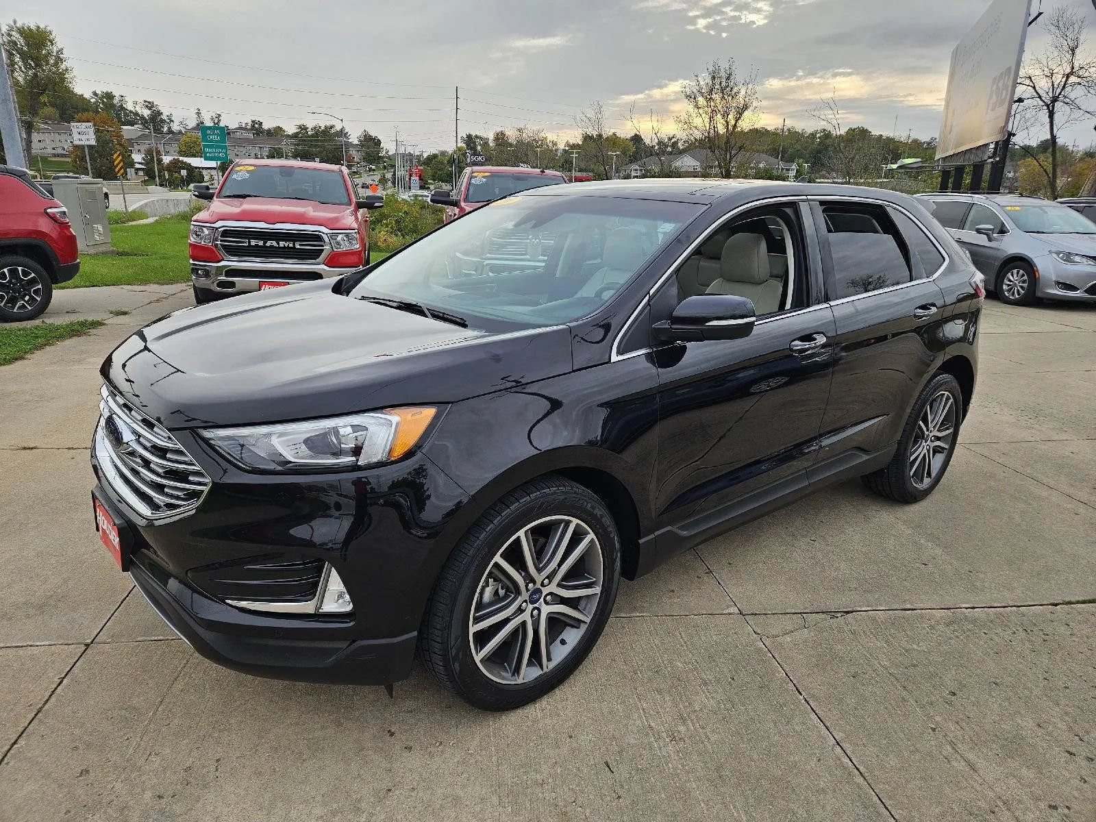 Used 2020 Ford Edge Titanium w/ Class II Trailer Tow Package AWD/4WD image 3