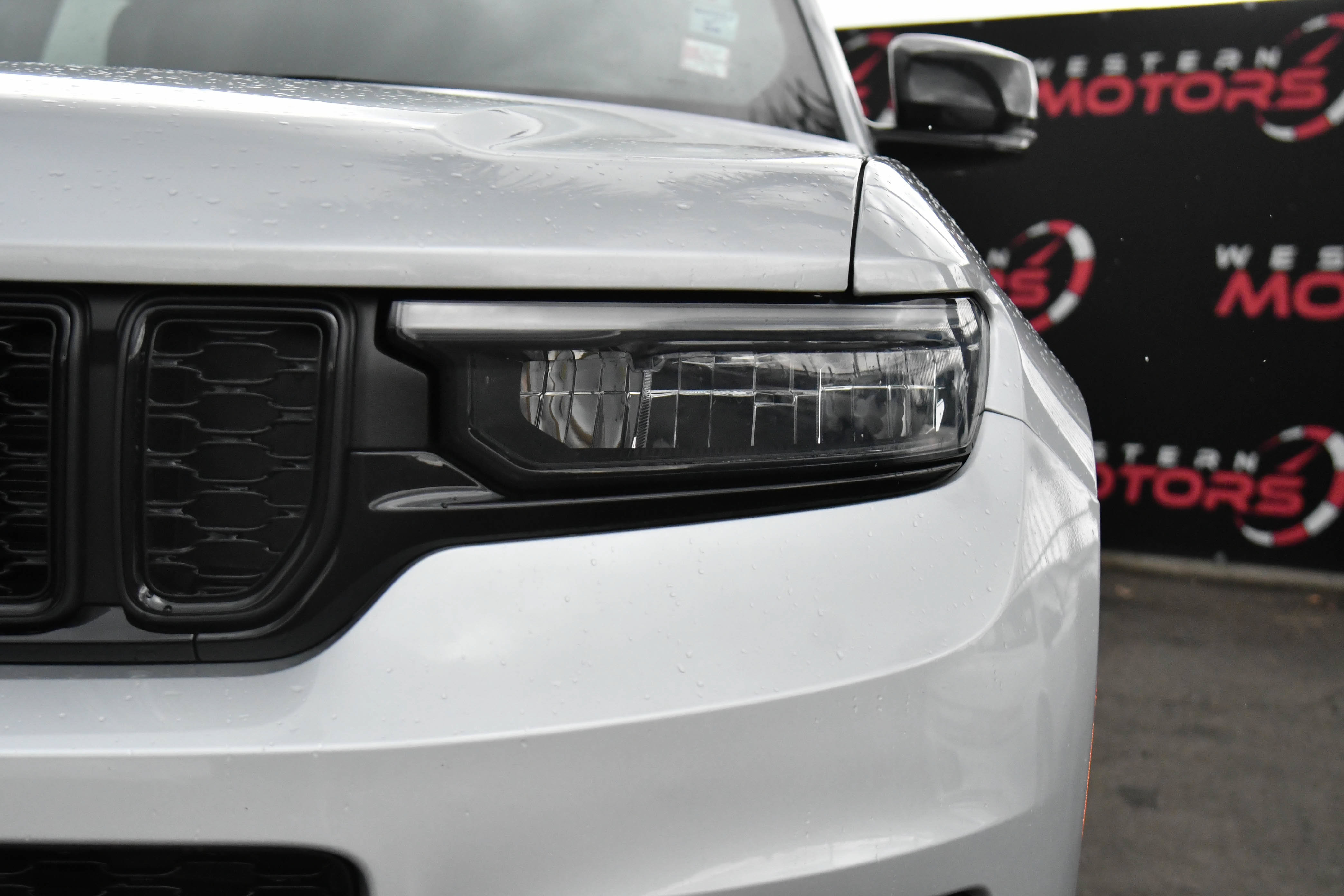 Used 2024 Jeep Grand Cherokee L Laredo AWD/4WD image 11