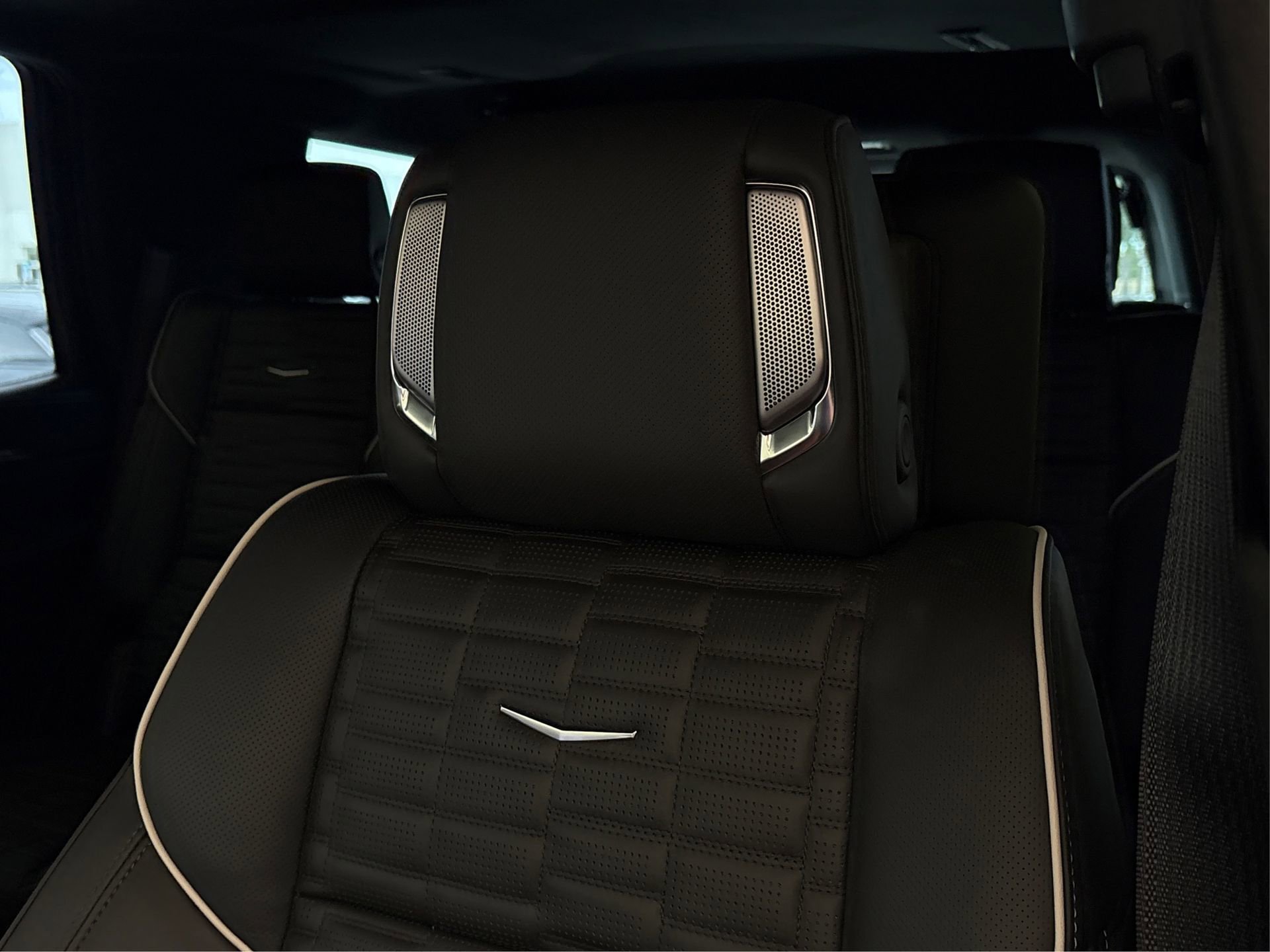 Used 2025 Cadillac Escalade Sport Platinum w/ LPO, ONYX Package AWD/4WD image 32