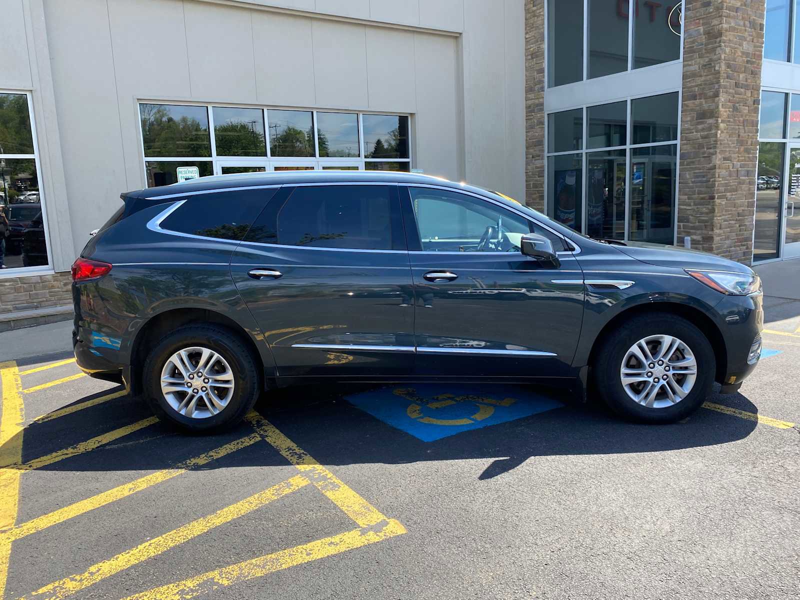 Used 2018 Buick Enclave Essence AWD/4WD image 16