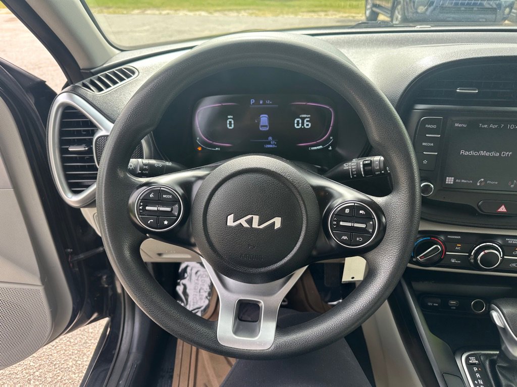 Used 2023 Kia Soul LX w/ LX Technology Package image 17