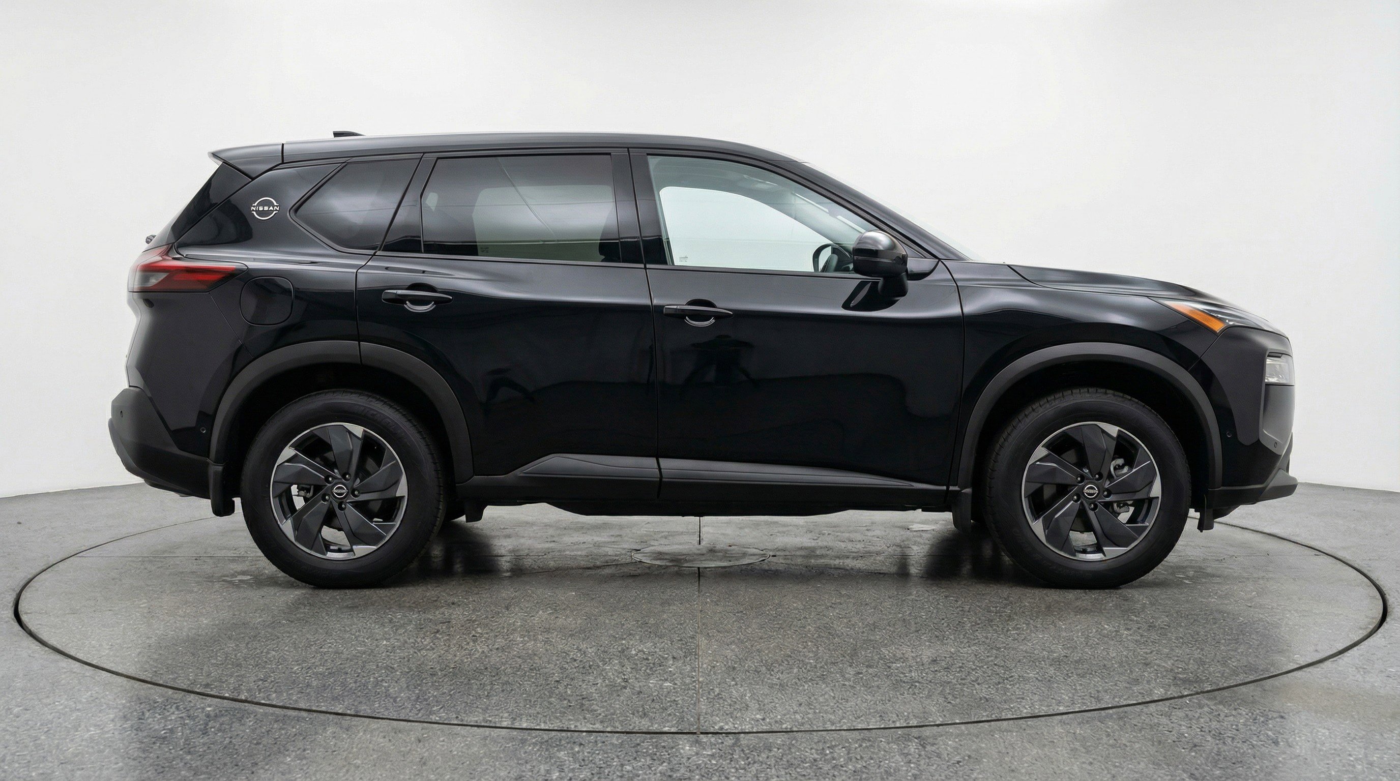 Used 2025 Nissan Rogue SV AWD/4WD image 11