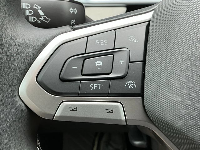 New 2026 Volkswagen Taos SE FWD image 25