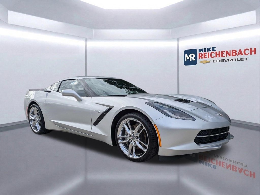 Used 2018 Chevrolet Corvette Stingray Coupe w/ 1LT RWD image 2