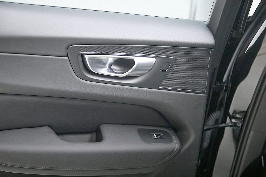 New 2026 Volvo XC60 B5 Ultra w/ Protection Package Premier image 19
