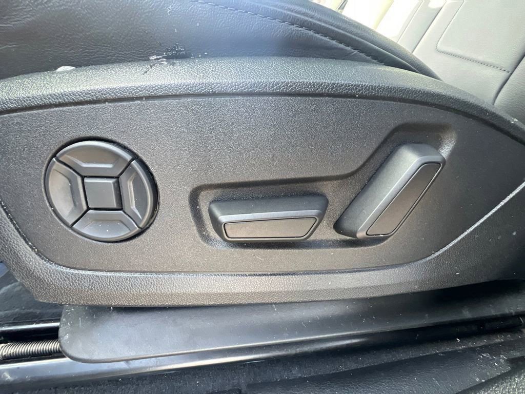 Used 2025 Audi Q3 2.0T Premium image 28