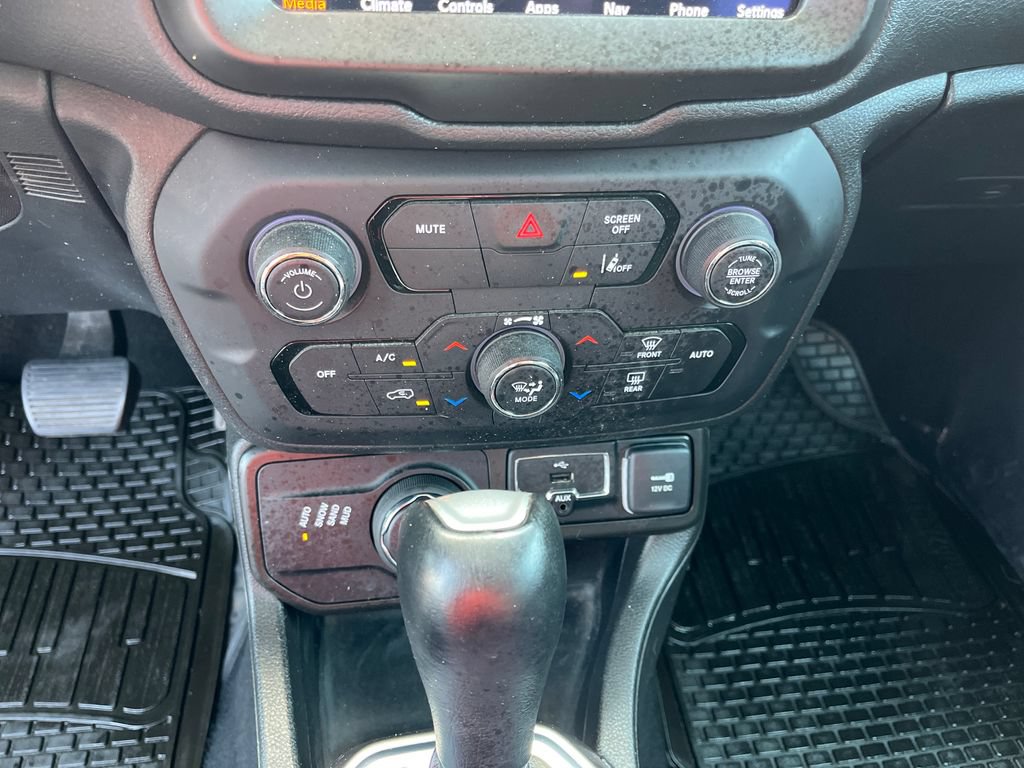 Used 2021 Jeep Renegade Limited w/ Sun & Sound Group AWD/4WD image 19
