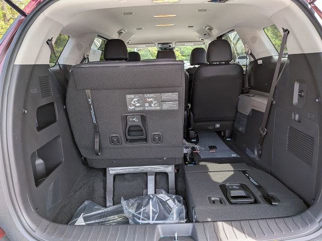 New 2026 Kia Carnival FWD image 24