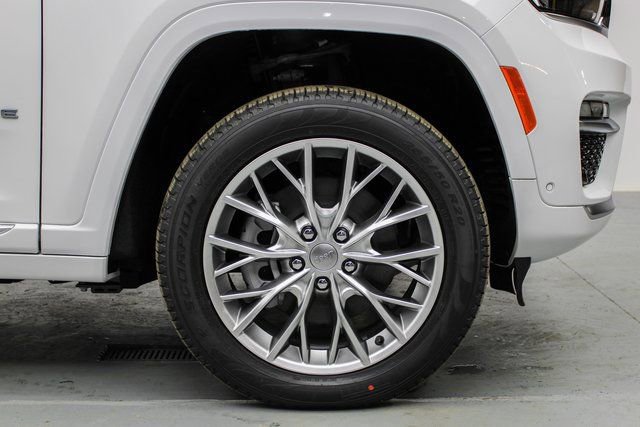 Used 2022 Jeep Grand Cherokee Summit w/ Advanced Protech Group IV image 47