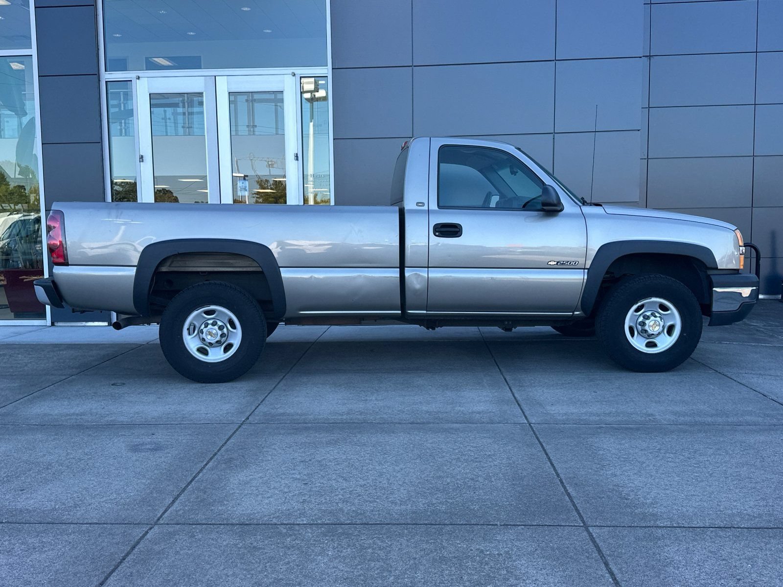 Used 2003 Chevrolet Silverado 2500 W/T RWD image 2