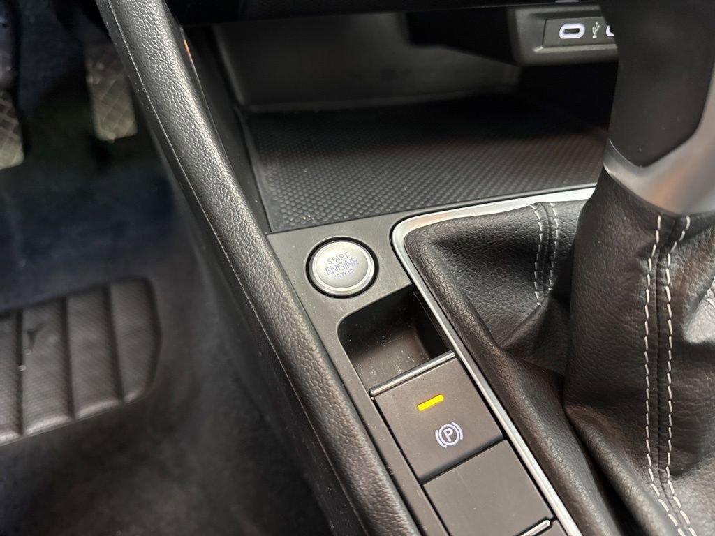 Used 2023 Volkswagen Jetta SE w/ Panoramic Sunroof Package FWD image 30