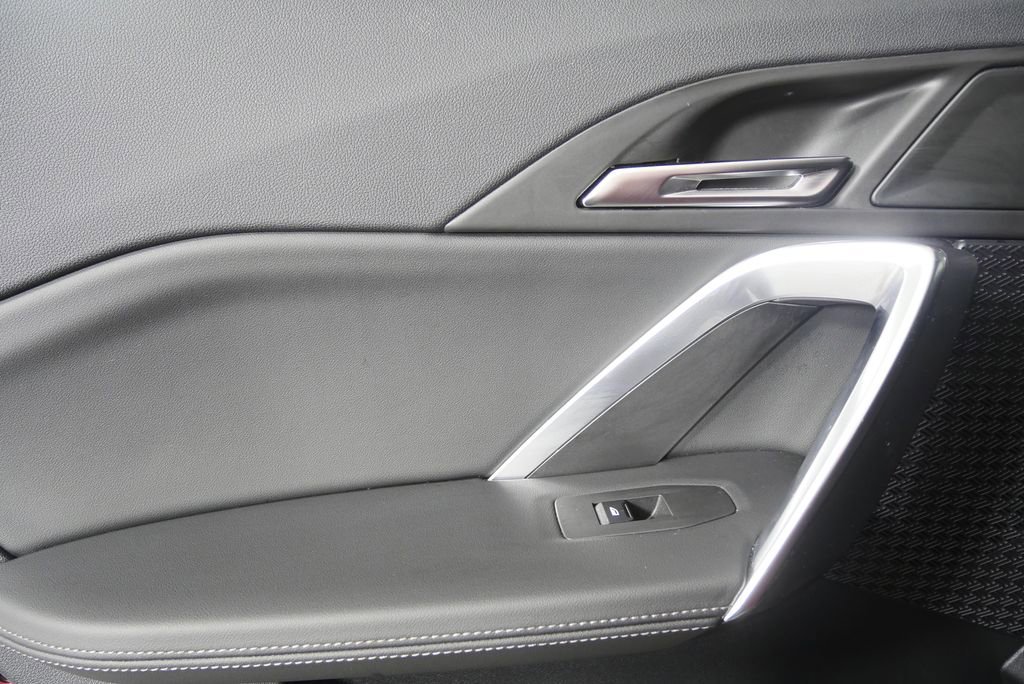 Used 2025 BMW X2 xDrive28i image 13