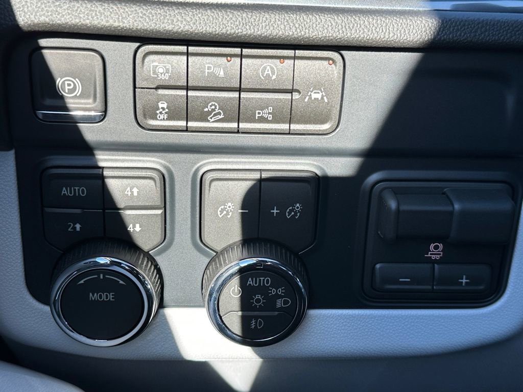 New 2026 Chevrolet Suburban Premier image 18