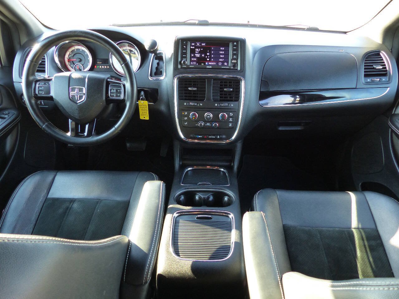 Used 2018 Dodge Grand Caravan SXT w/ Blacktop Package FWD image 22