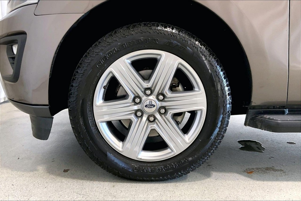 Used 2018 Ford Expedition Max XLT w/ Equipment Group 201A RWD image 8