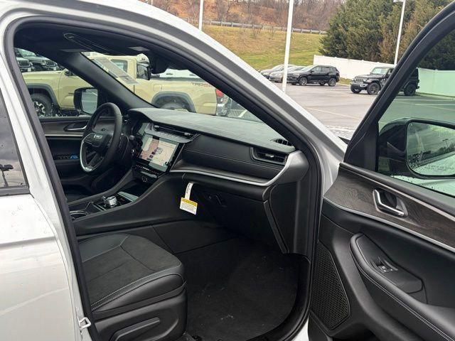 New 2026 Jeep Grand Cherokee Altitude AWD/4WD image 27