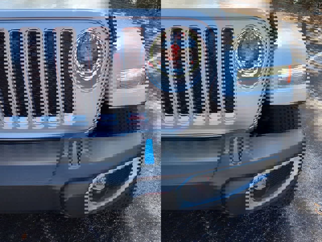 Used 2023 Jeep Wrangler Sahara image 11