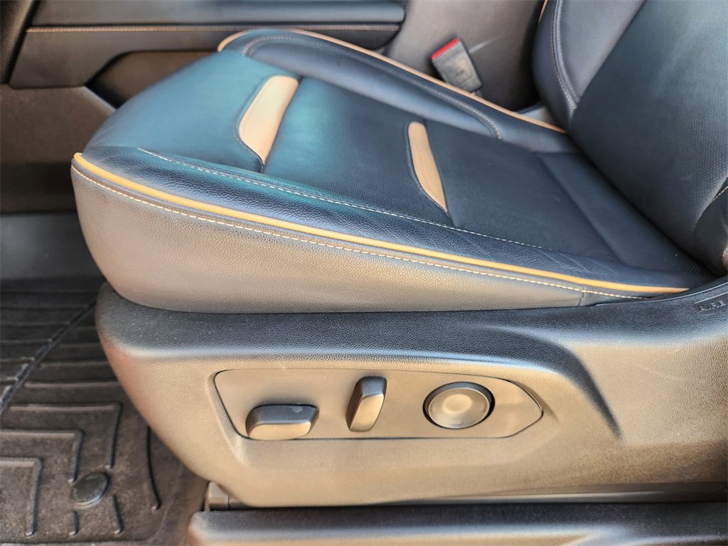 Used 2024 GMC Yukon XL AT4 w/ Technology Package image 27