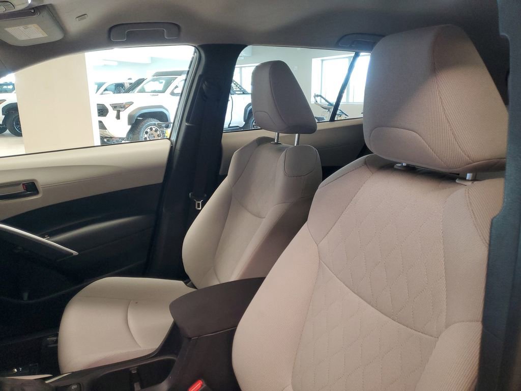 Used 2024 Toyota Corolla Cross LE image 16