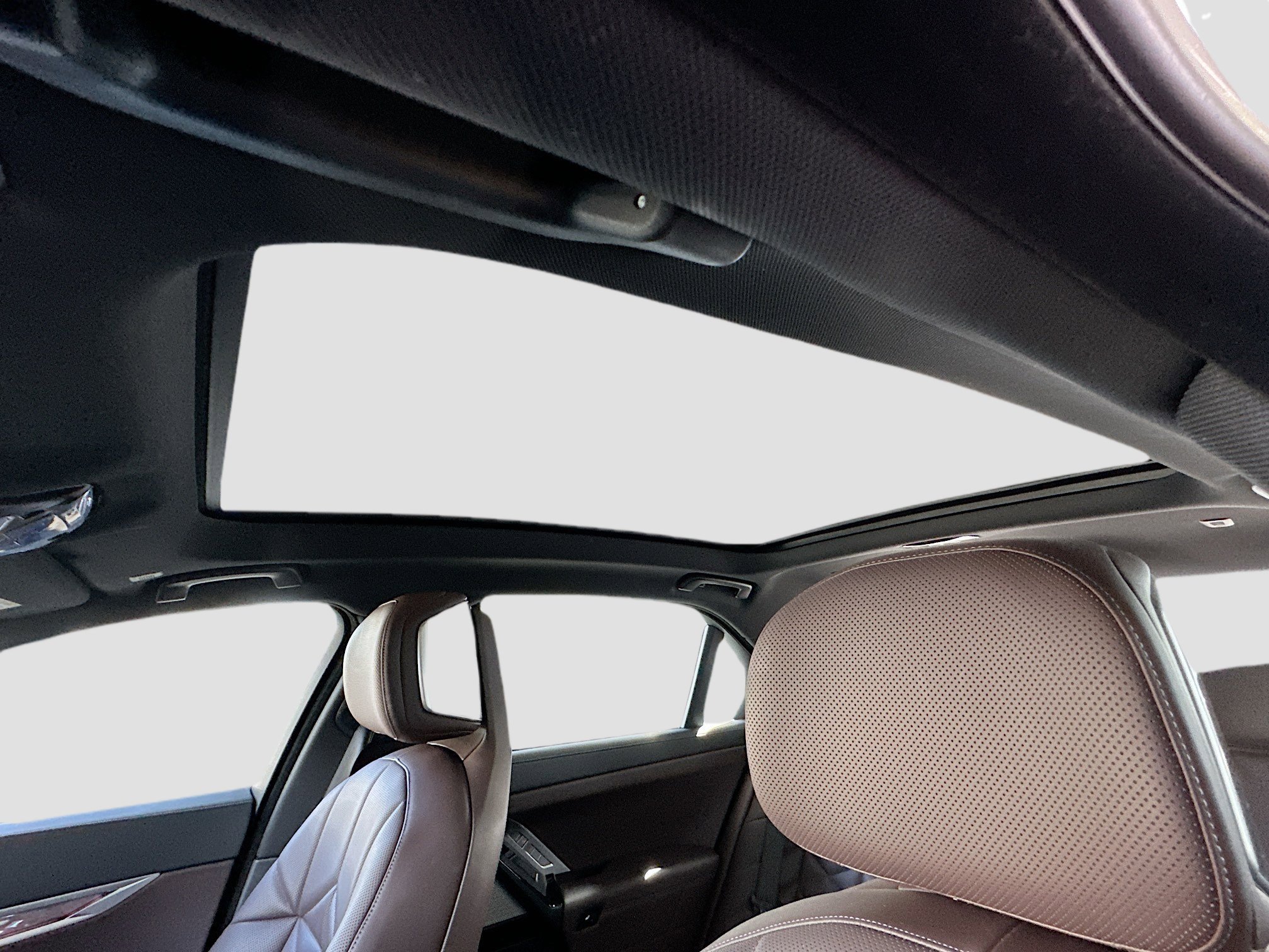 Used 2023 BMW 740i w/ Parking Assistance Package image 23