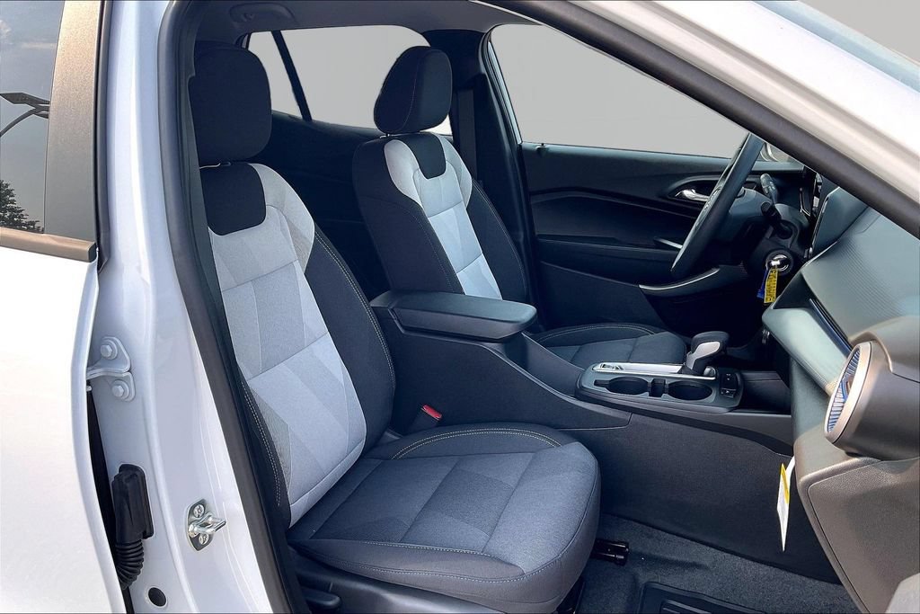 Used 2026 Chevrolet Trax LS w/ LS Convenience Package FWD image 29