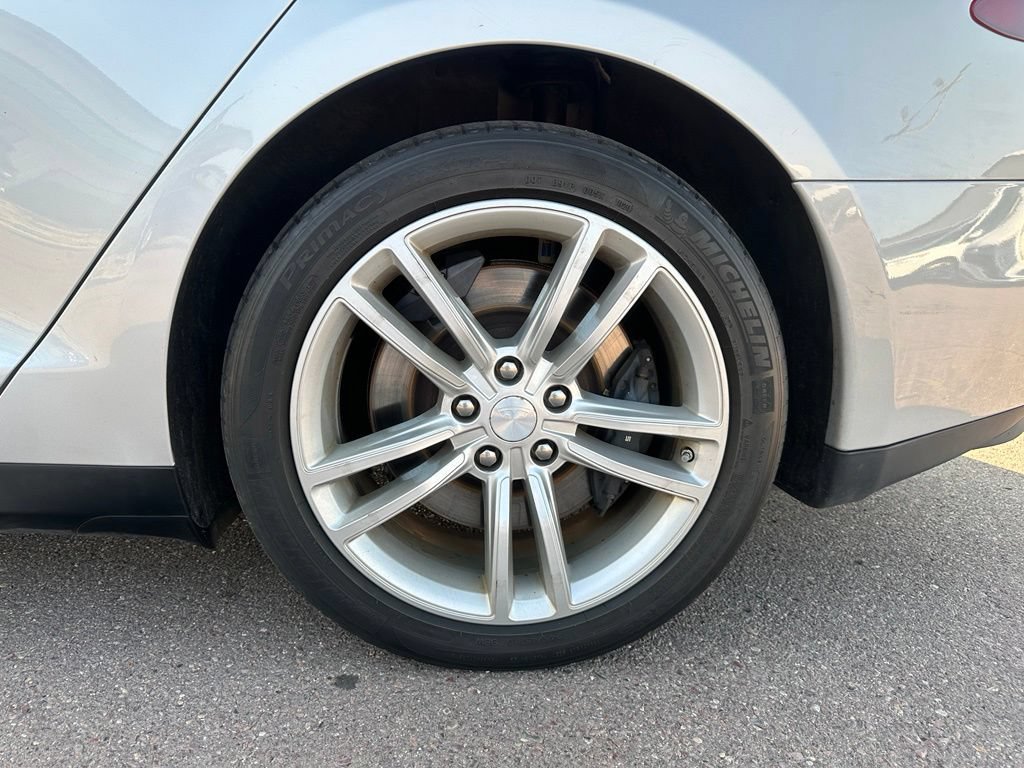 Used 2013 Tesla Model S Performance RWD image 39