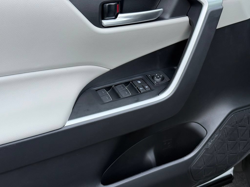 Certified 2025 Toyota RAV4 XLE AWD/4WD image 11