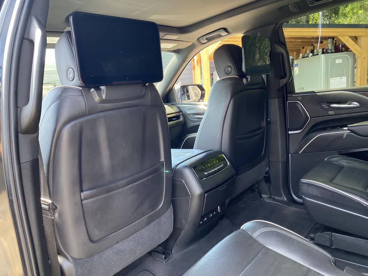Used 2021 Cadillac Escalade ESV Premium Luxury w/ LPO, Illumination Package AWD/4WD image 16