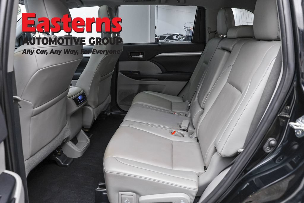 Used 2019 Toyota Highlander XLE AWD/4WD image 22