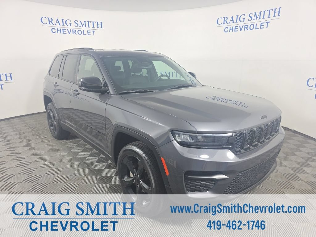 Used 2023 Jeep Grand Cherokee Altitude AWD/4WD image 7