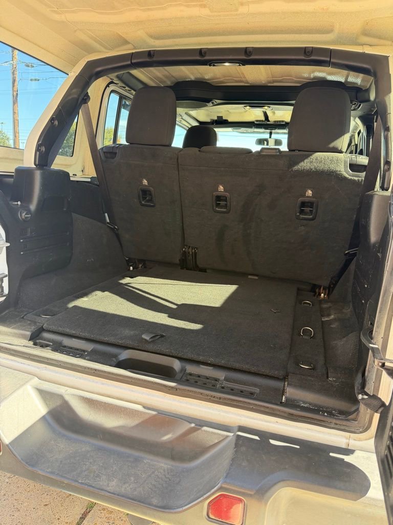 Used 2020 Jeep Wrangler Unlimited Sahara image 7