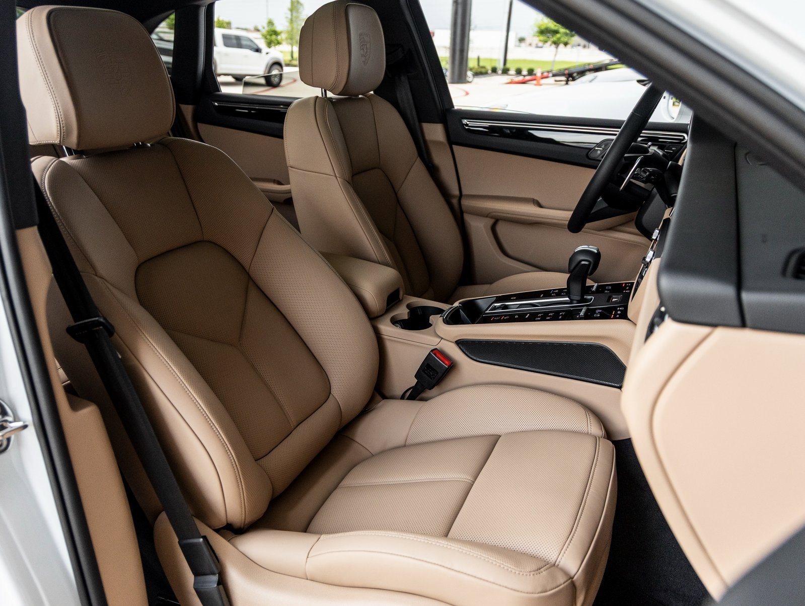 Used 2025 Porsche Macan image 41