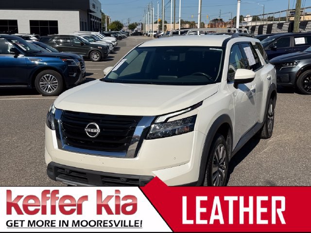 Used 2023 Nissan Pathfinder SL AWD/4WD image 1