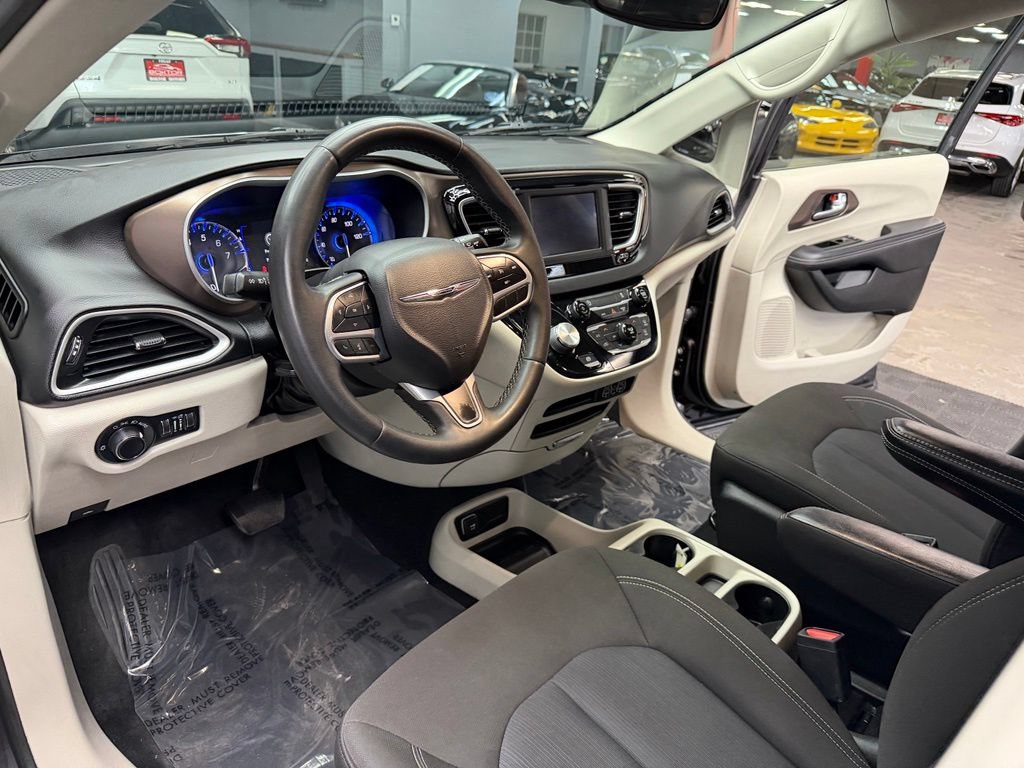 Used 2023 Chrysler Voyager LX FWD image 35