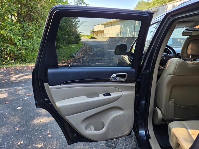 Used 2014 Jeep Grand Cherokee Limited w/ Trailer Tow Group IV RWD image 30