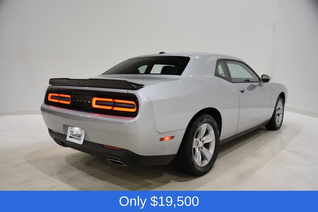 Used 2023 Dodge Challenger SXT image 4