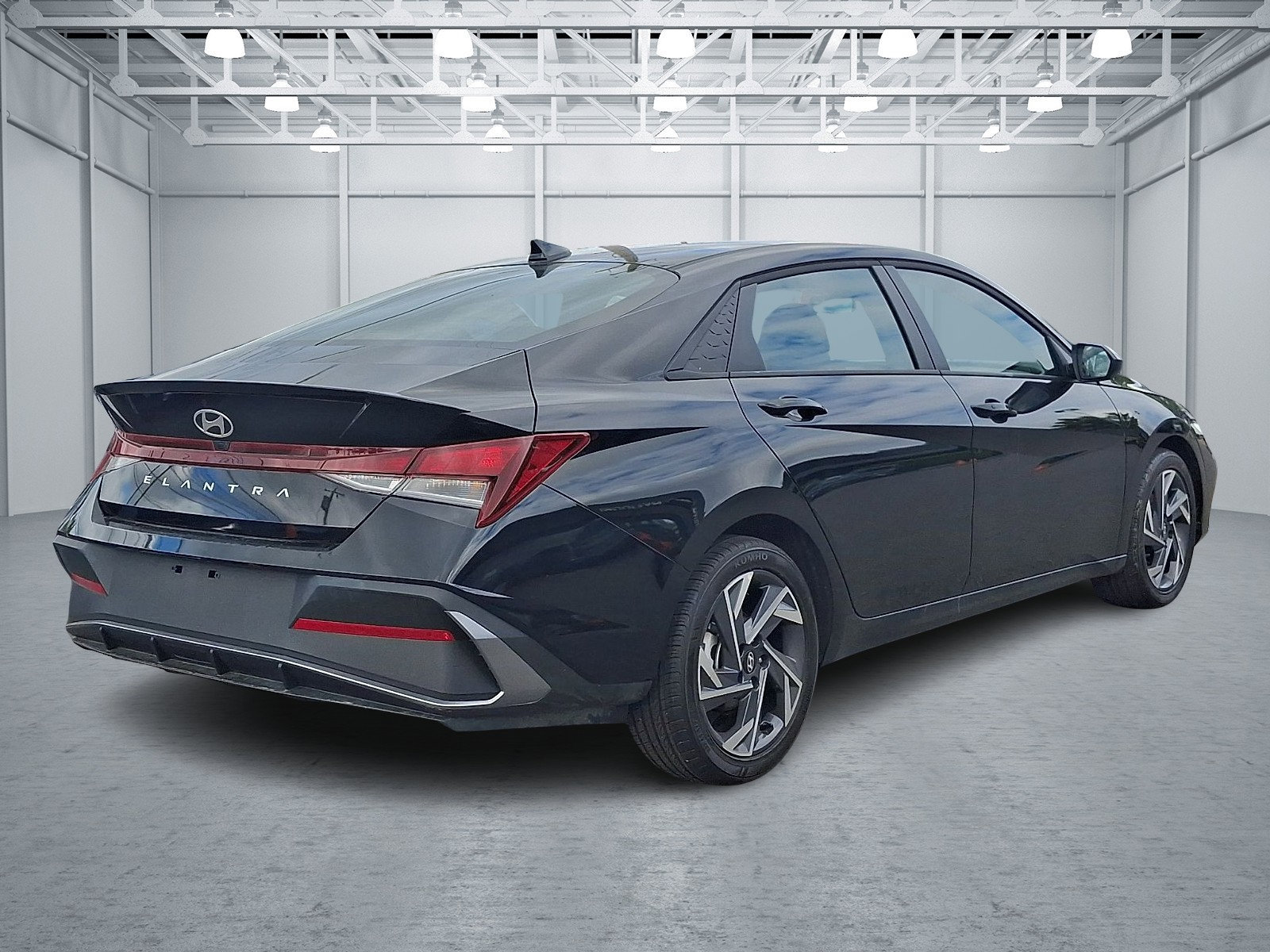 Certified 2025 Hyundai Elantra Sport FWD image 6