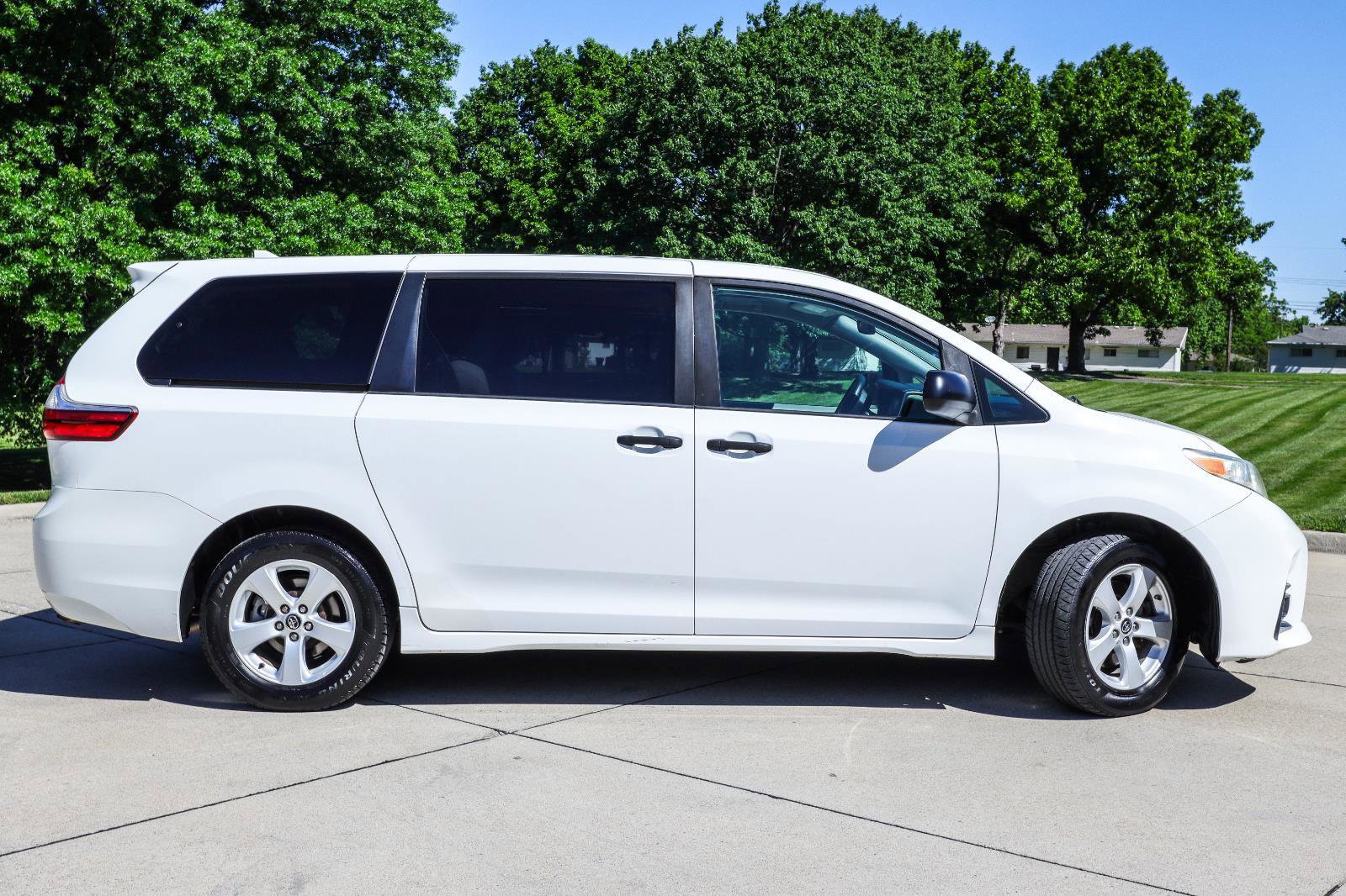 Used 2019 Toyota Sienna L FWD image 5