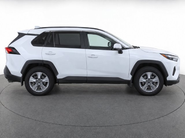 Used 2025 Toyota RAV4 XLE AWD/4WD image 7