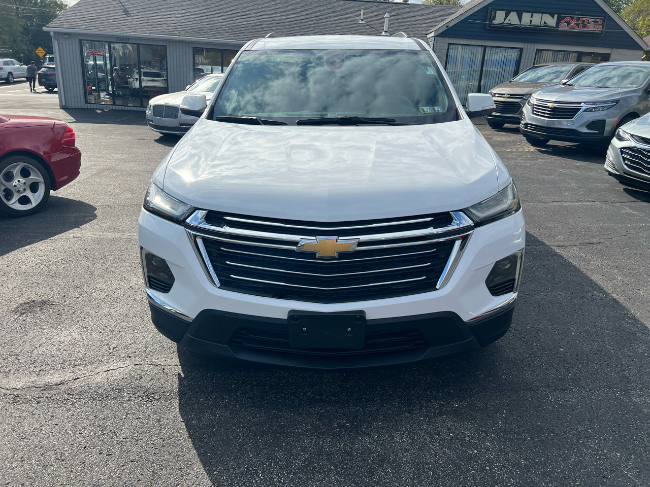 Used 2022 Chevrolet Traverse LT image 2