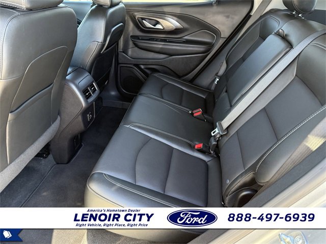 Used 2024 GMC Terrain SLT image 11