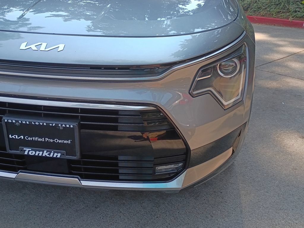 Certified 2025 Kia Niro FWD image 10