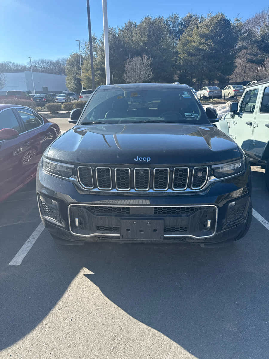 Used 2022 Jeep Grand Cherokee Overland w/ Advanced Protech Group III image 2