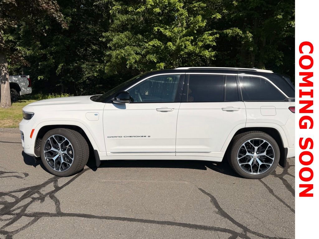 Used 2023 Jeep Grand Cherokee Summit AWD/4WD image 5