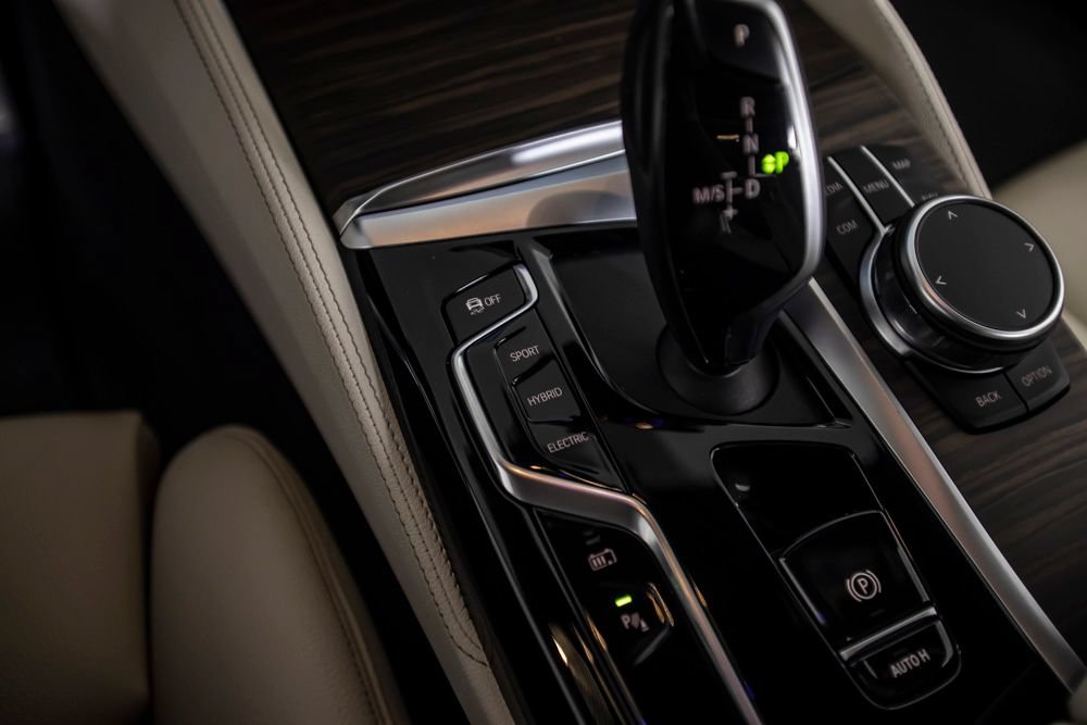Used 2023 BMW 530e w/ M Sport Package RWD image 33
