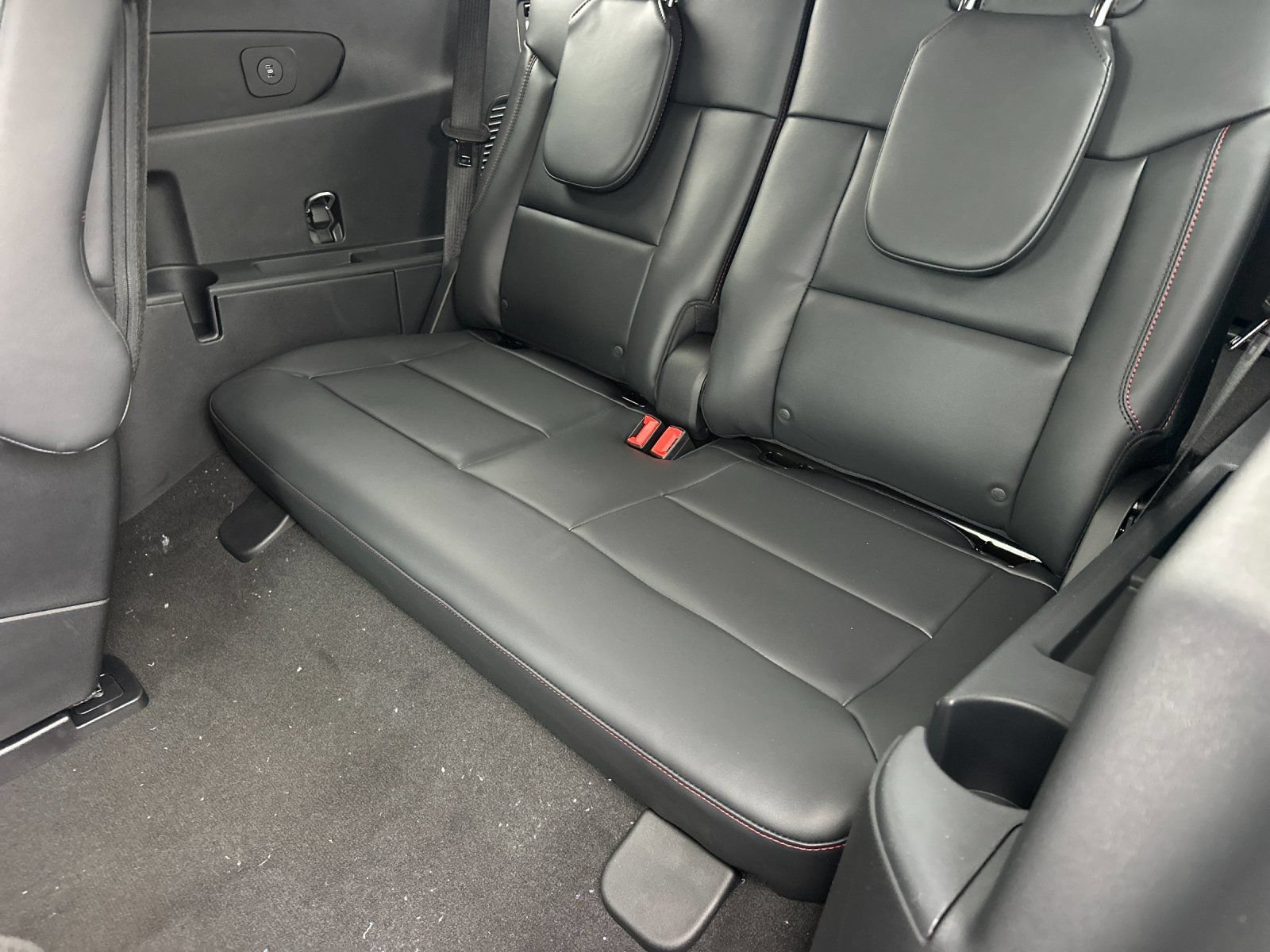 New 2025 Ford Explorer ST-Line w/ Premium Package RWD image 20