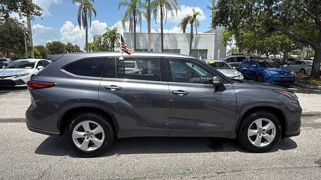 Used 2021 Toyota Highlander L FWD image 10